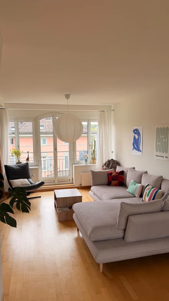 Grosszügige, lichtdurchflutete 2.5-Zimmer Wohnung im beliebten Inneren Lind Quartier