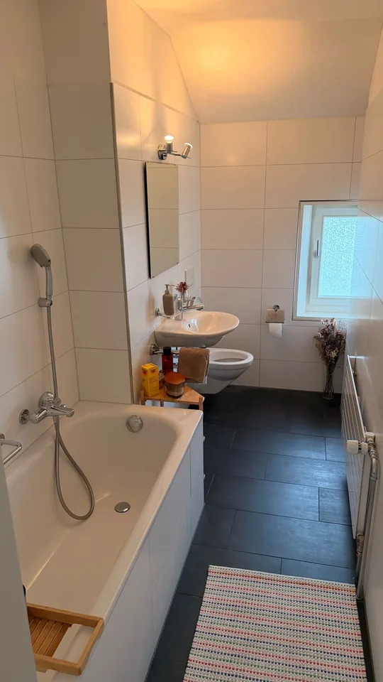 Grosszügige, lichtdurchflutete 2.5-Zimmer Wohnung im beliebten Inneren Lind Quartier