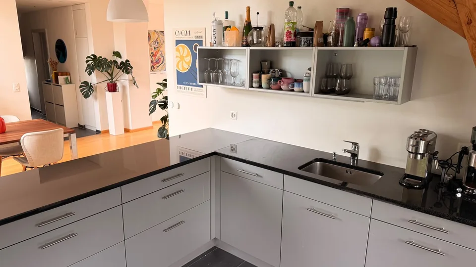 Grosszügige, lichtdurchflutete 2.5-Zimmer Wohnung im beliebten Inneren Lind Quartier
