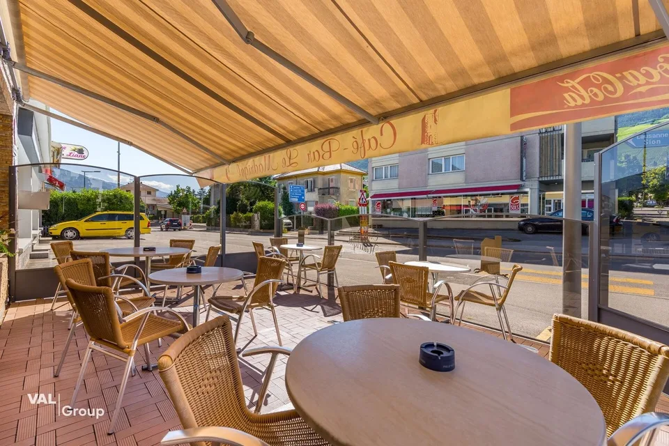 Bar-Caffè con Terrazza, Pronto da Riprendere!