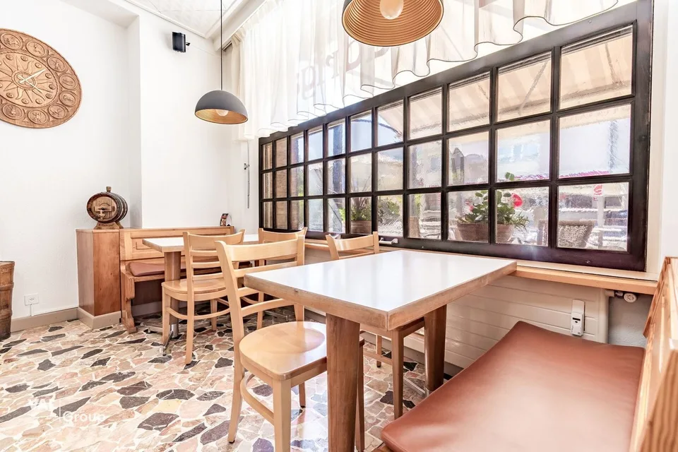 Bar-Caffè con Terrazza, Pronto da Riprendere!