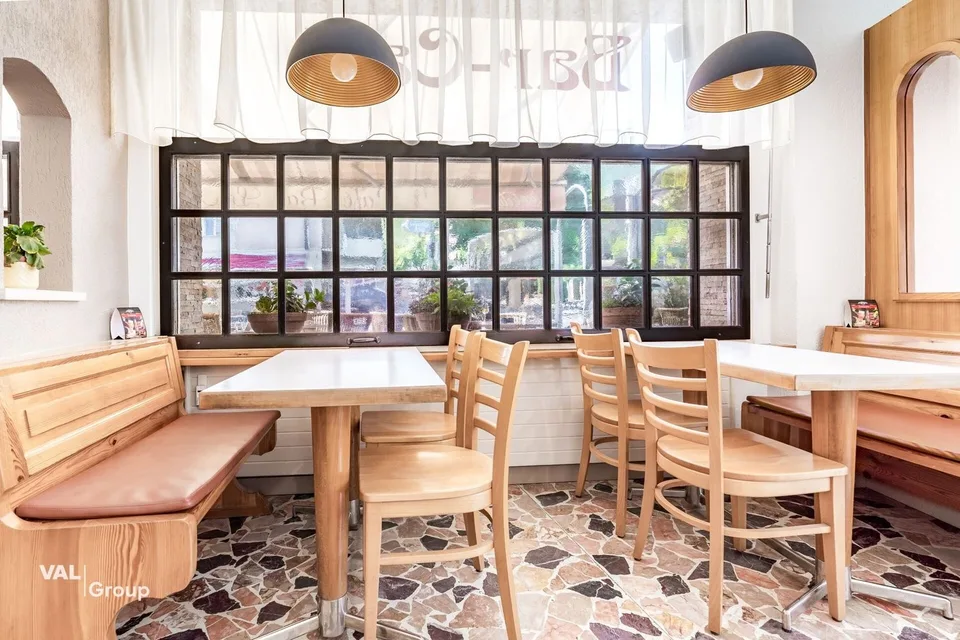 Bar-Caffè con Terrazza, Pronto da Riprendere!