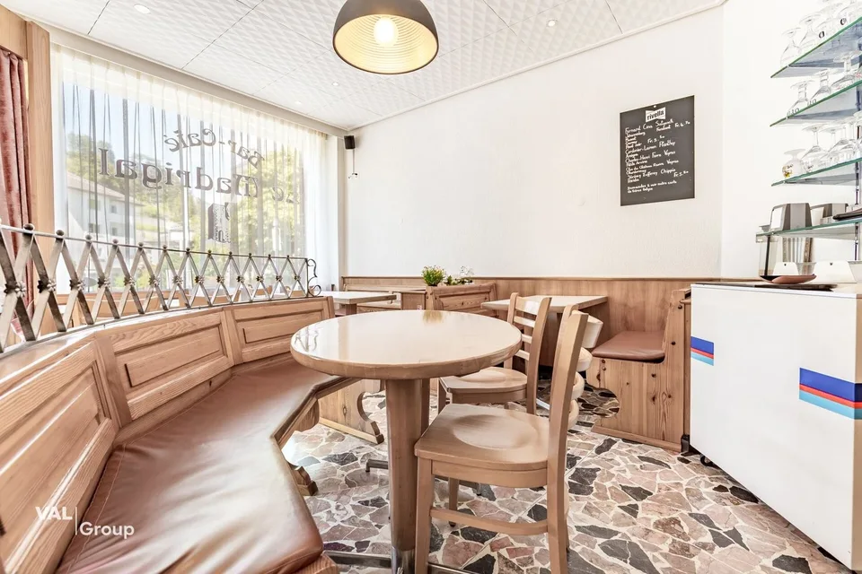 Bar-Caffè con Terrazza, Pronto da Riprendere!