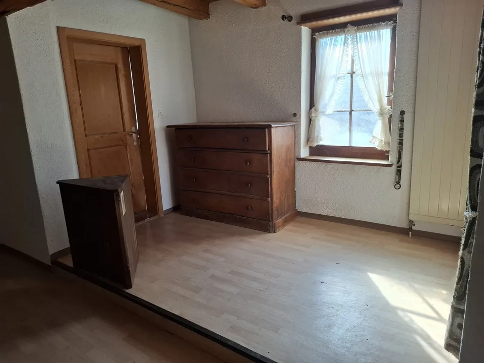 Zimmer in 5er-WG – CHF 790/Monat – Haus mit Cheminée