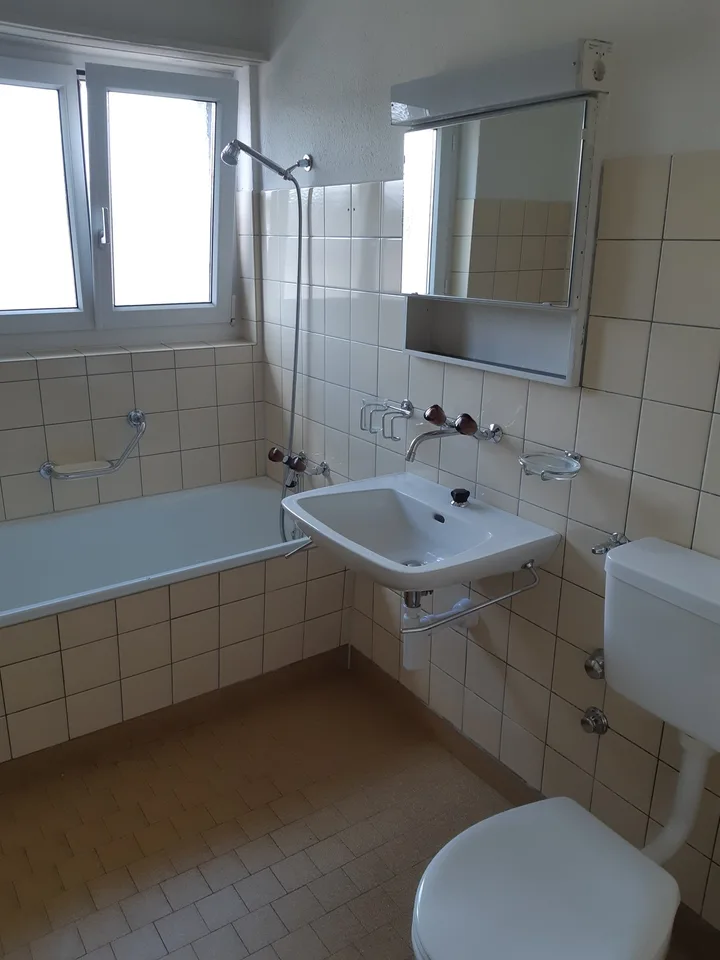 Zentral gelegene, helle 2-Zimmer-Wohnung mit Balkon