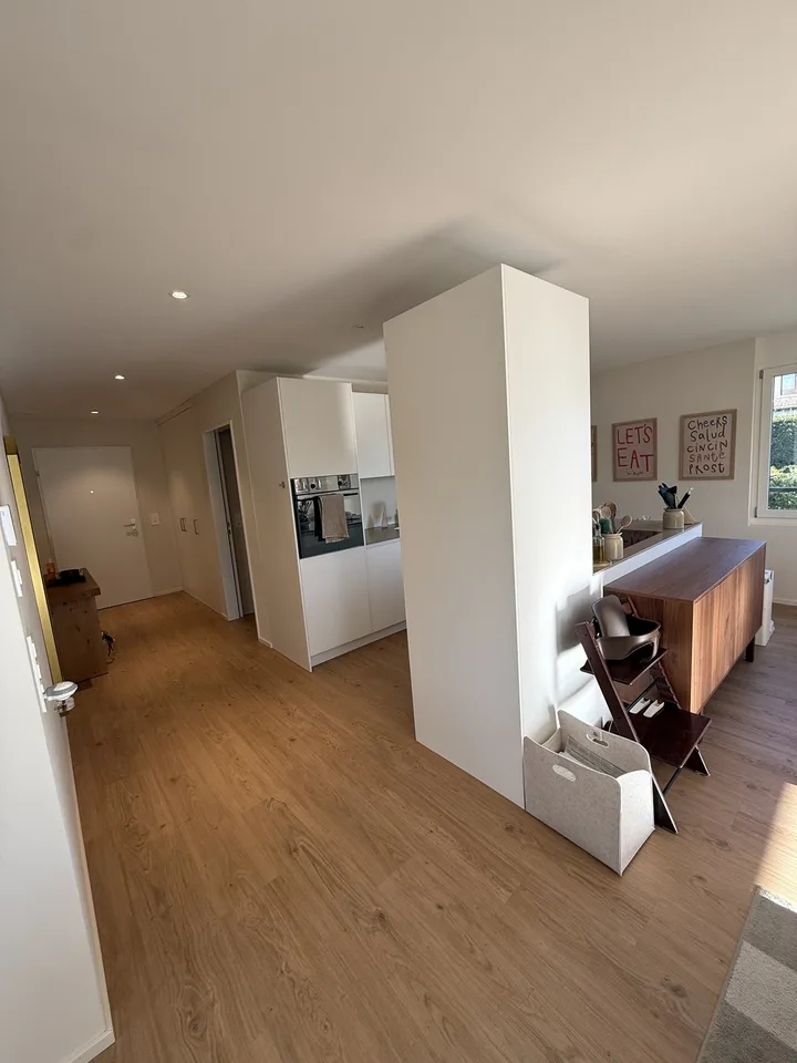 Appartamento moderno di 2,5 locali con balcone a Bertschikon