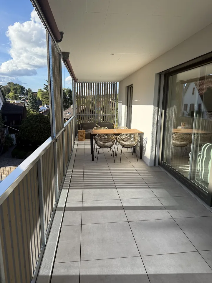 Appartamento moderno di 2,5 locali con balcone a Bertschikon