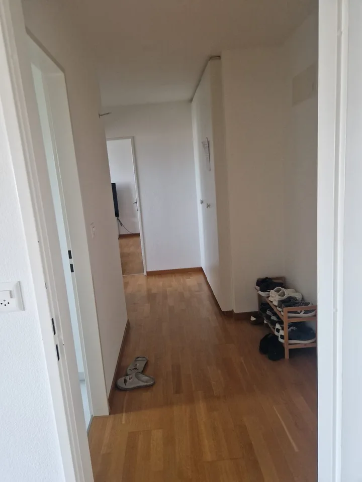 Sonnige 2.5-Zimmer-Wohnung mit Balkon in 8617 Mönchaltorf
