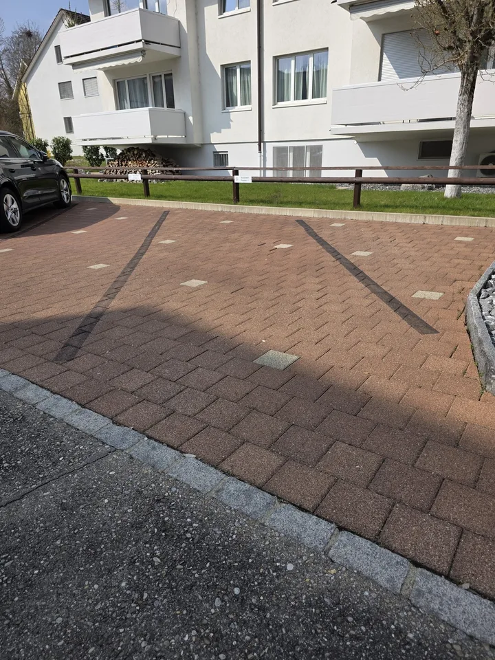 Grosser Parkplatz zu vermieten, sehr nahe Bus und S-Bahn – photo 3 of 5