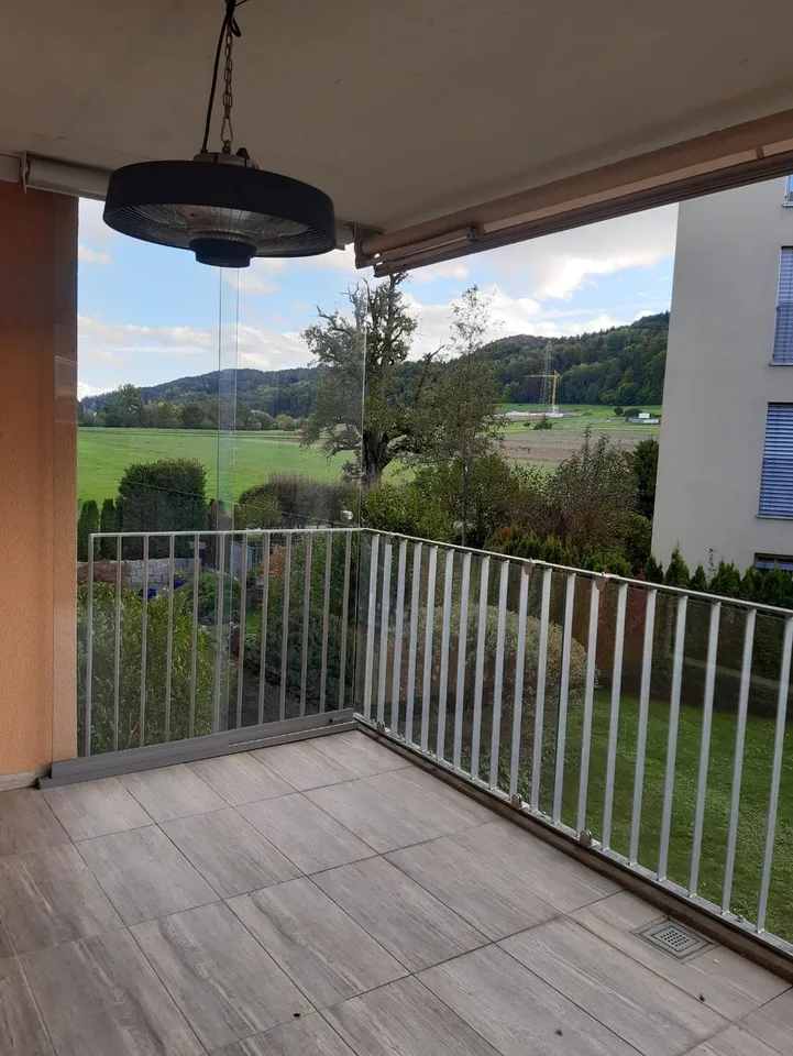 Modern wohnen, schnell in Zürich – 2.5-Zimmerwohnung mit Balkon & TG