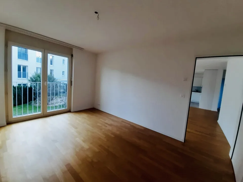 Modern wohnen, schnell in Zürich – 2.5-Zimmerwohnung mit Balkon & TG
