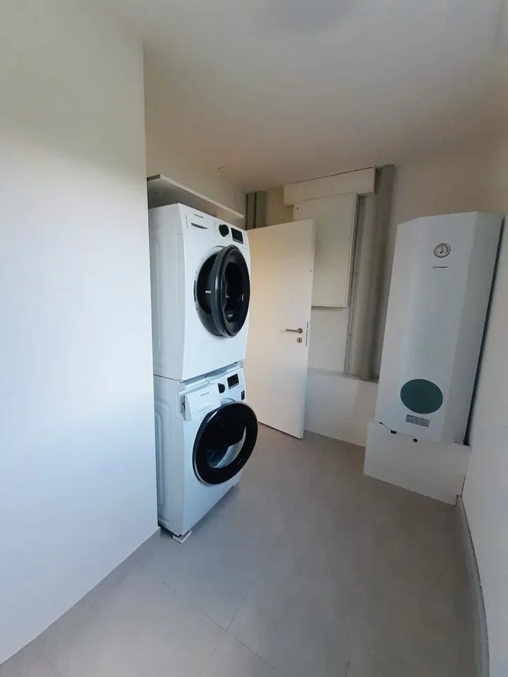 Modern wohnen, schnell in Zürich – 2.5-Zimmerwohnung mit Balkon & TG