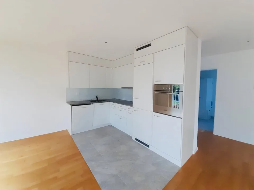 Modern wohnen, schnell in Zürich – 2.5-Zimmerwohnung mit Balkon & TG
