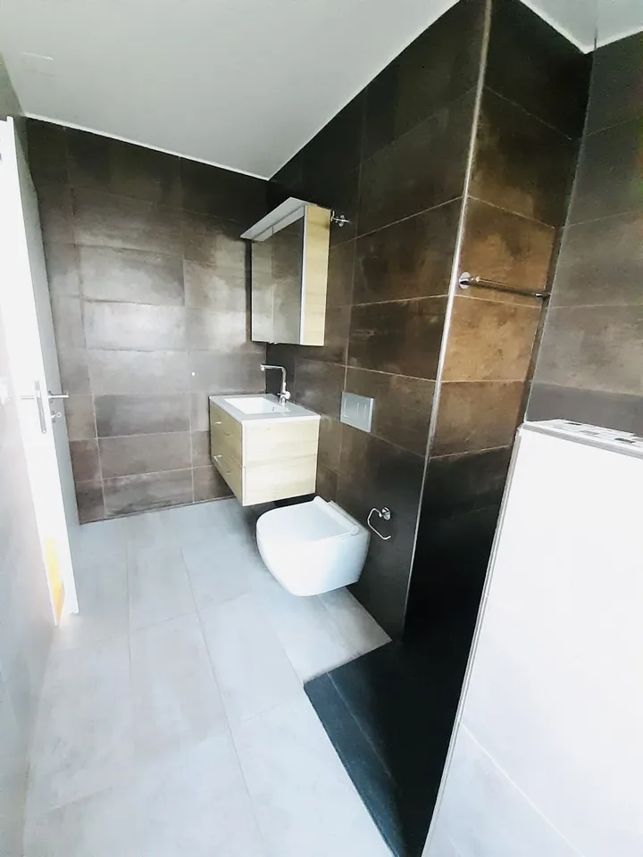 Modern wohnen, schnell in Zürich – 2.5-Zimmerwohnung mit Balkon & TG