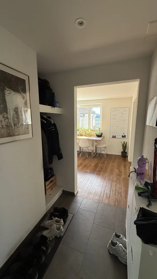 Moderne 2.5-Zimmer-Wohnung (57 m²) mit Balkon und ruhiger Lage, 10 Min. zu Oerlikon
