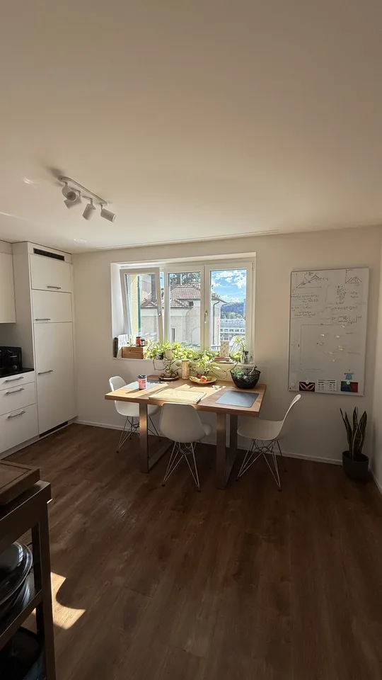 Moderne 2.5-Zimmer-Wohnung (57 m²) mit Balkon und ruhiger Lage, 10 Min. zu Oerlikon
