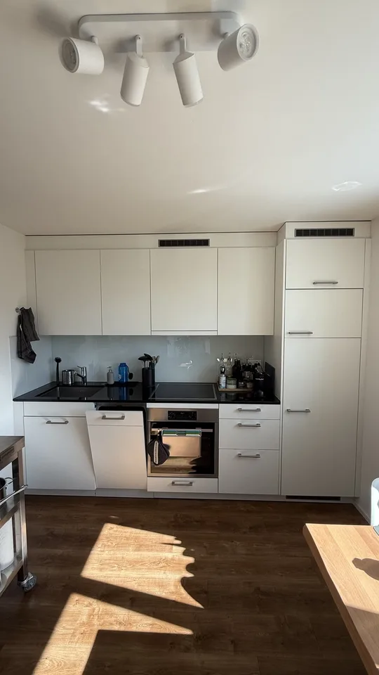 Moderne 2.5-Zimmer-Wohnung (57 m²) mit Balkon und ruhiger Lage, 10 Min. zu Oerlikon
