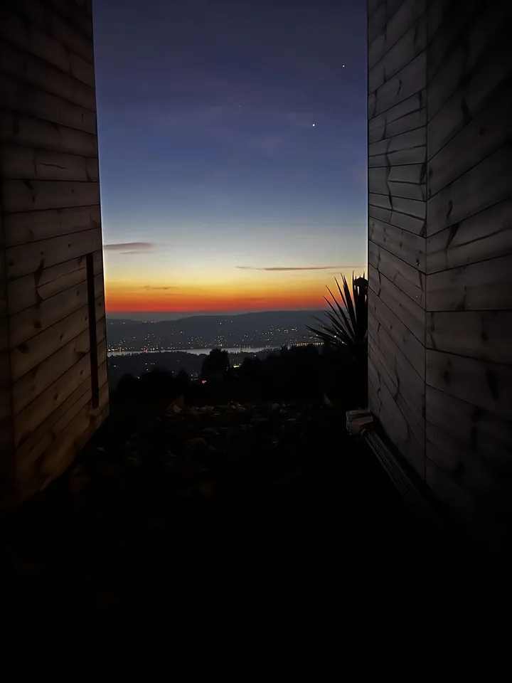 Nachmieter gesucht: 2.5-Zimmer-Tiny-House mit spektakulärer Zürichsee-Aussicht