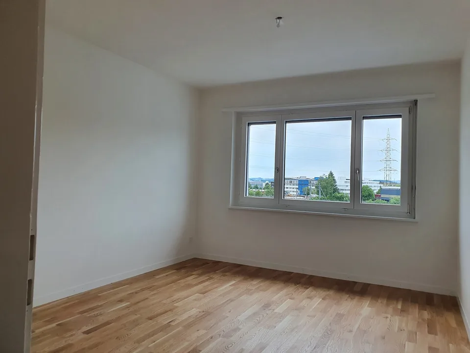 Helle 4.5-Zimmerwohnung mit Balkon in Baar