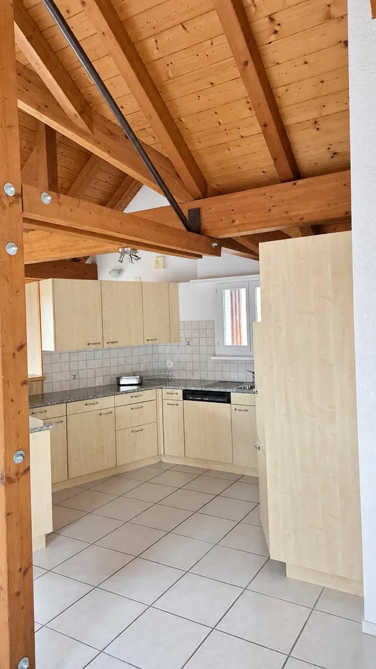 Charmante Dachwohnung mit Sichtbalken, Balkon und viel Wohnkomfort