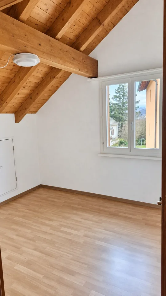 Charmante Dachwohnung mit Sichtbalken, Balkon und viel Wohnkomfort