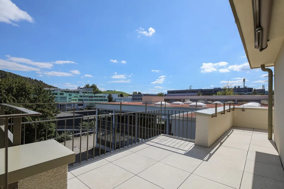 Erstbezug von exklusiver Attika-Wohnung mit XXL-Terrasse und Weitsicht!