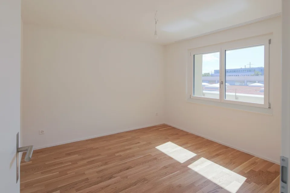 Erstbezug von exklusiver Attika-Wohnung mit XXL-Terrasse und Weitsicht!