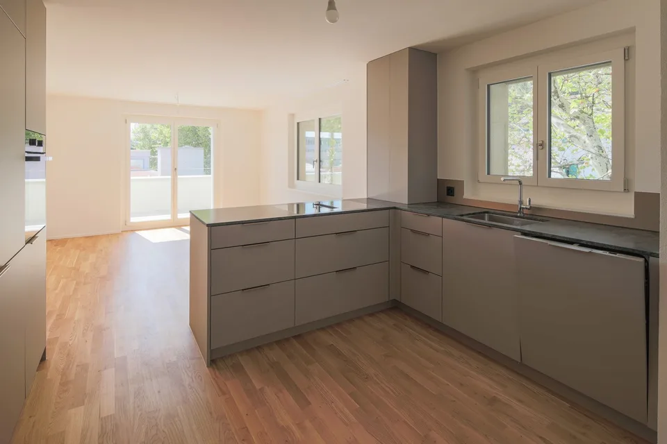 Erstbezug von exklusiver Attika-Wohnung mit XXL-Terrasse und Weitsicht!