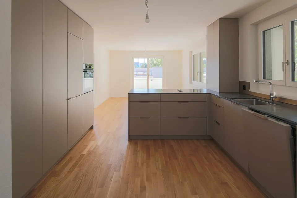 Erstbezug von exklusiver Attika-Wohnung mit XXL-Terrasse und Weitsicht!