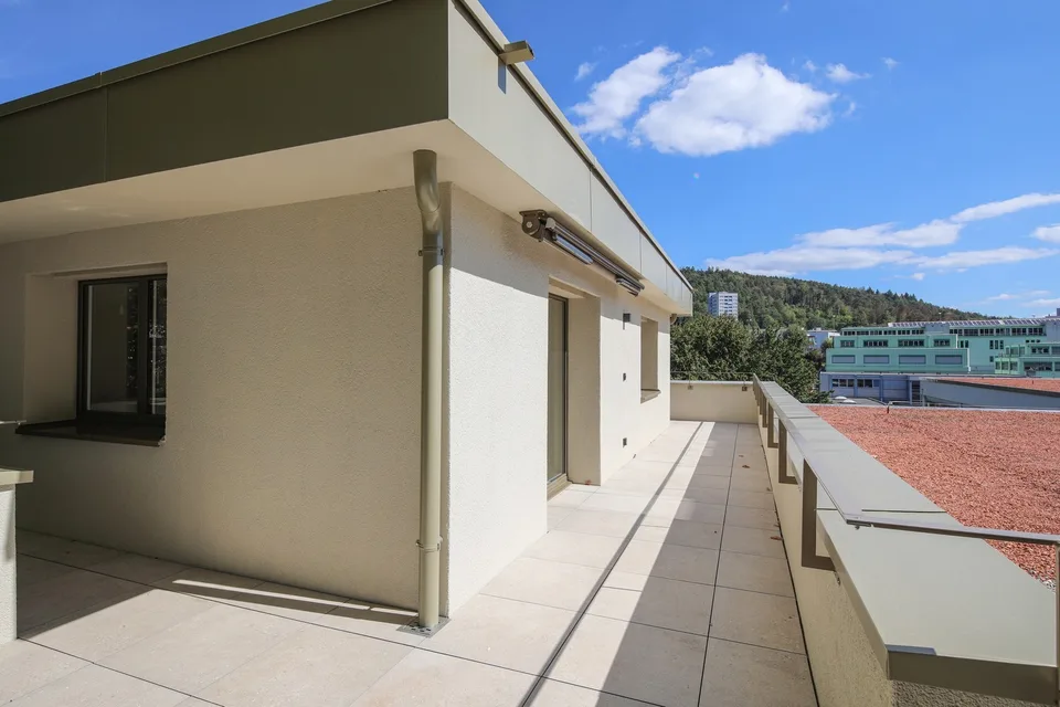 Erstbezug von exklusiver Attika-Wohnung mit XXL-Terrasse und Weitsicht!