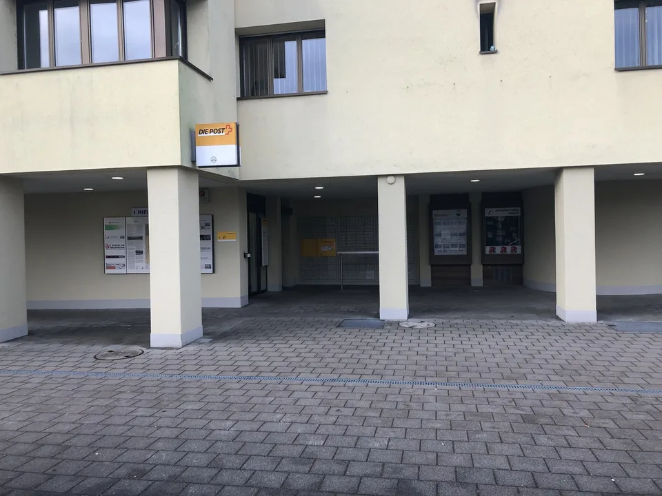 Schaufenster beim Postgebäude in Roggwil – foto 2 di 2