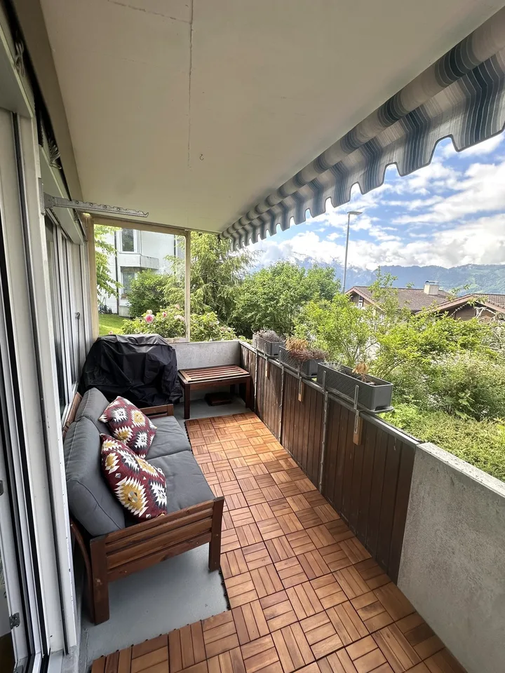 Geräumiges WG Zimmer am Thunersee mit Seesicht.