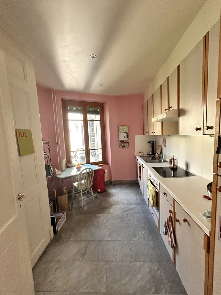 Beautiful and Bright 5-Room Apartment in the Heart of Carouge