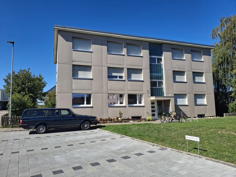 Totalsanierte, helle 5-Zimmer-Wohnung mit Tiefgaragenparkplat – foto 2 di 6