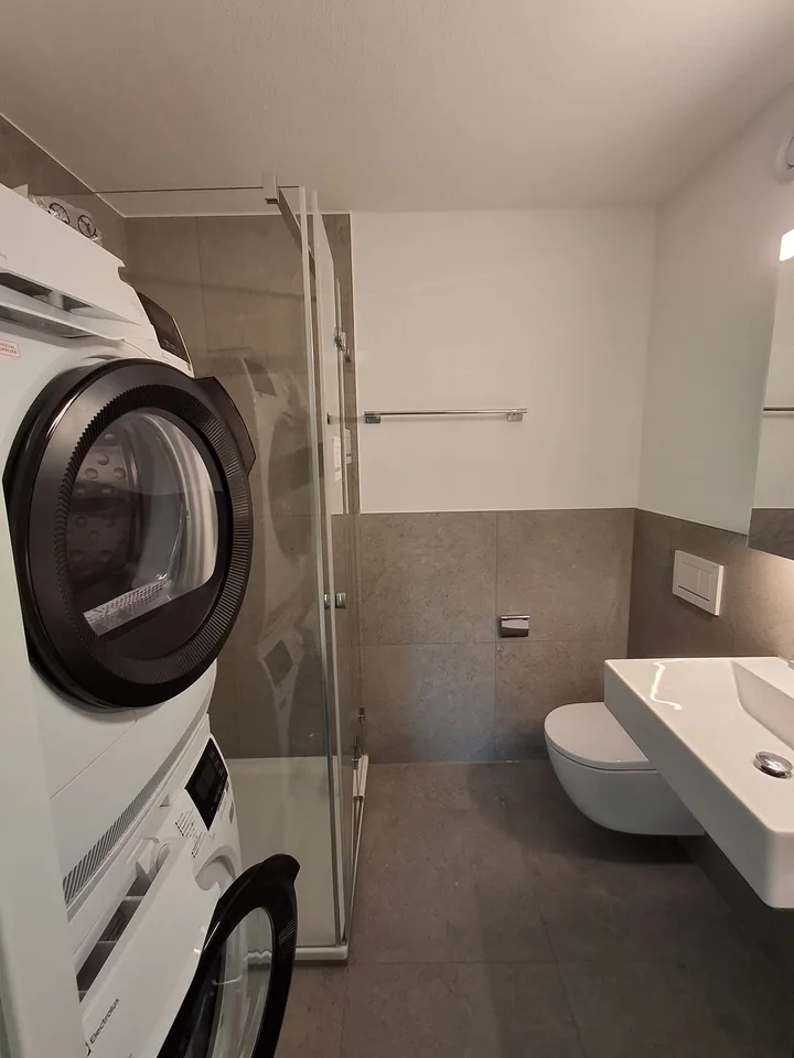 Totalsanierte, helle 5-Zimmer-Wohnung mit Tiefgaragenparkplat – foto 5 di 6