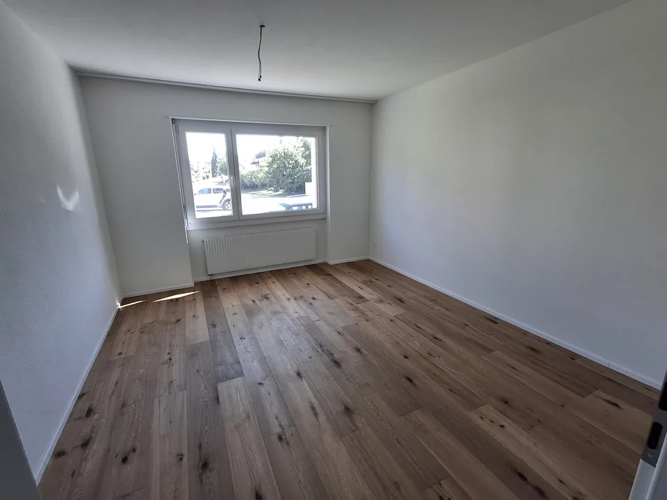 Totalsanierte, helle 5-Zimmer-Wohnung mit Tiefgaragenparkplat – foto 4 di 6