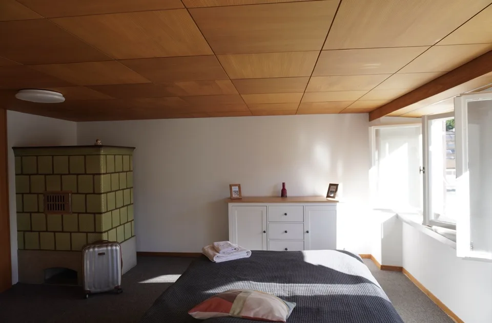 Ruhiges, möbliertes Zimmer im grossen Haus zu vermieten