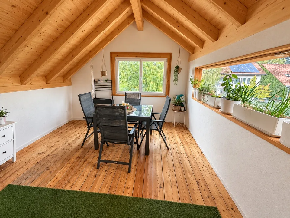 4.5-Zimmer-Maisonette-Wohnung mit Dachgeschoss-Charme, Loggia & Gartenanteil