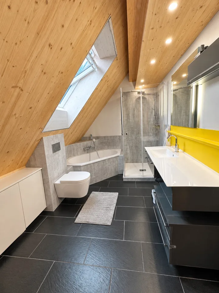 4.5-Zimmer-Maisonette-Wohnung mit Dachgeschoss-Charme, Loggia & Gartenanteil