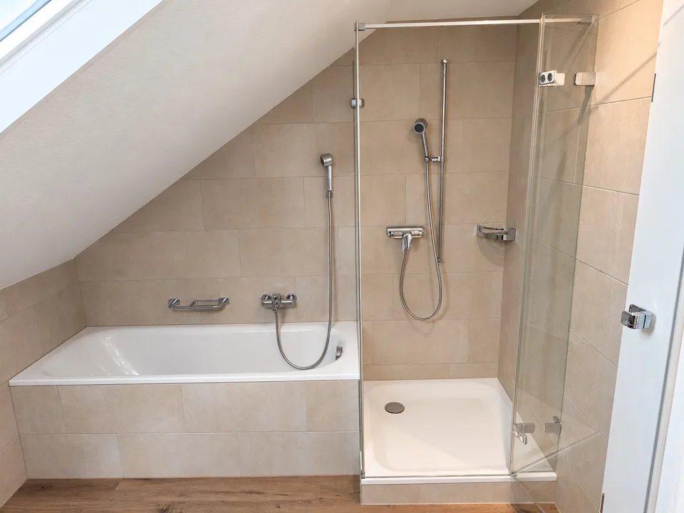 Grosszügige 4.5-Zimmer-Dachwohnung, Erstbezug nach Sanierung, 105 m²