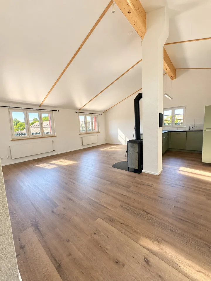 Grosszügige 4.5-Zimmer-Dachwohnung, Erstbezug nach Sanierung, 105 m²