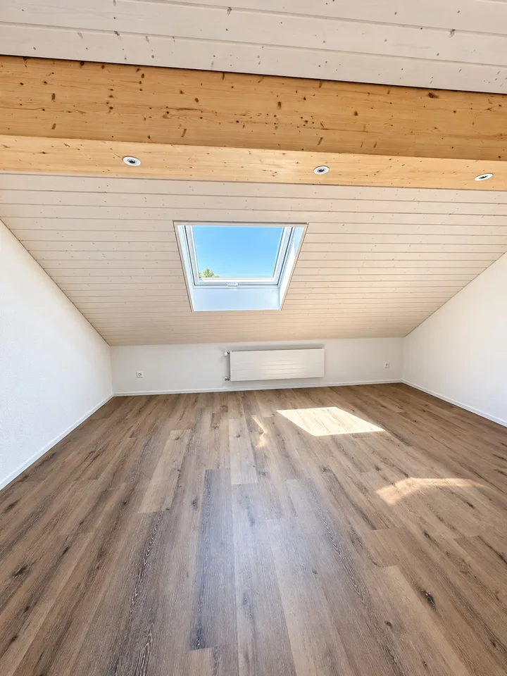 Grosszügige 4.5-Zimmer-Dachwohnung, Erstbezug nach Sanierung, 105 m²