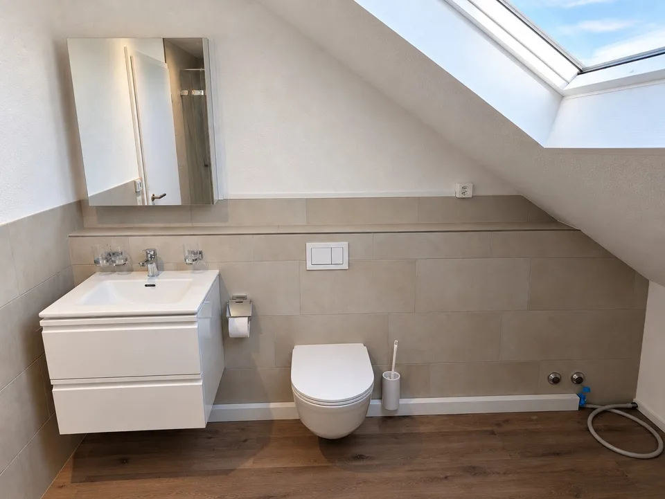 Grosszügige 4.5-Zimmer-Dachwohnung, Erstbezug nach Sanierung, 105 m²
