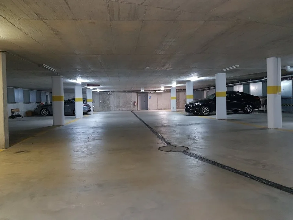 Ideale Parkplatzmöglichkeit in Spreitenbach zu vermieten! – photo 2 sur 2