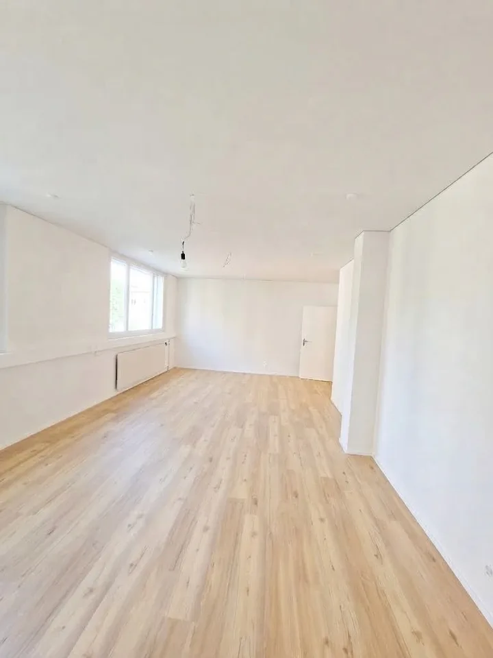 Exklusive, frisch sanierte Büros an zentraler Lage – 8 Einheiten flexibel mietbar – Foto 3 von 9