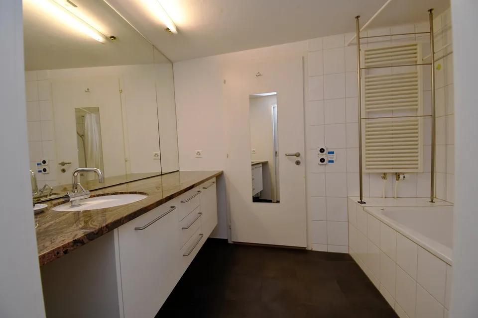 Sonnige 4-Zimmer-Altbauwohung in der Berner Altstadt – foto 5 di 6
