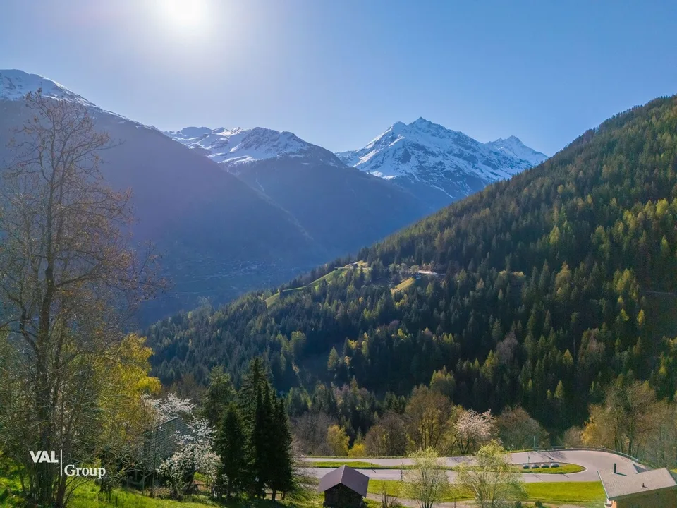 Superbe parcelle constructible à l'entrée de Grimentz, emplacement stratégique et potentiel exceptionnel – Foto 6 von 7