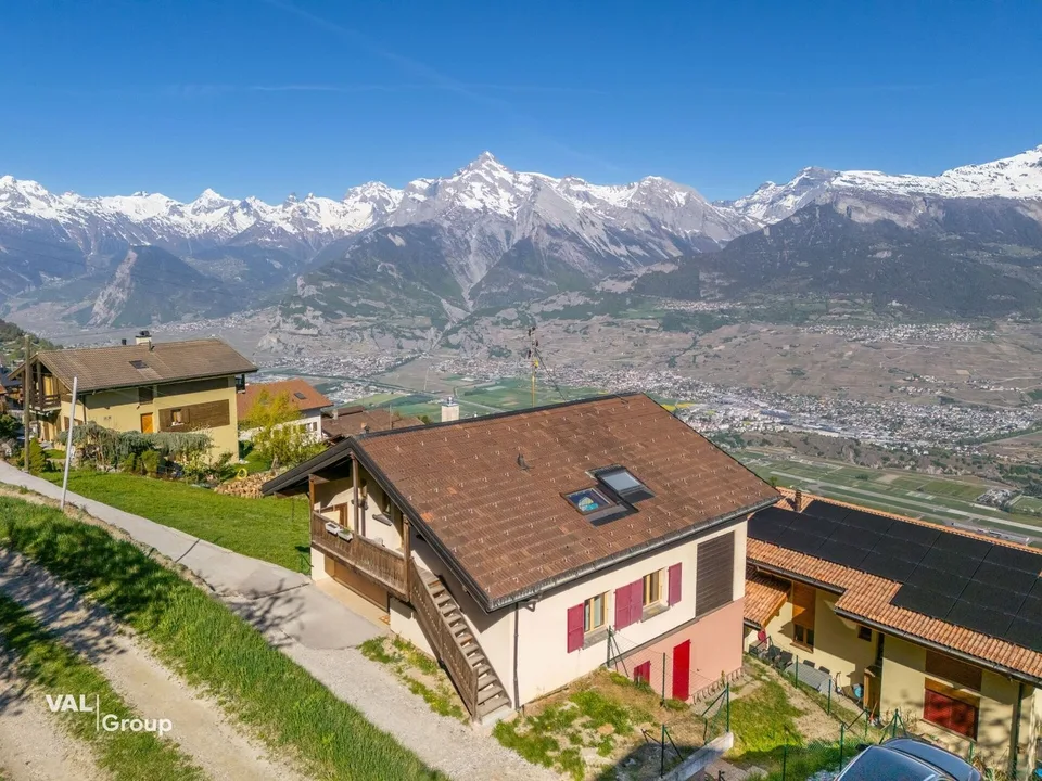L'esprit chalet revisité dans un superbe 5 pièces – photo 10 sur 13