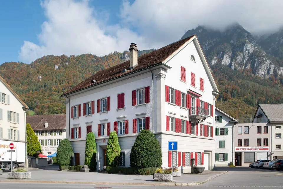 Grosse 6-Zi Wohnung zentral in Glarus