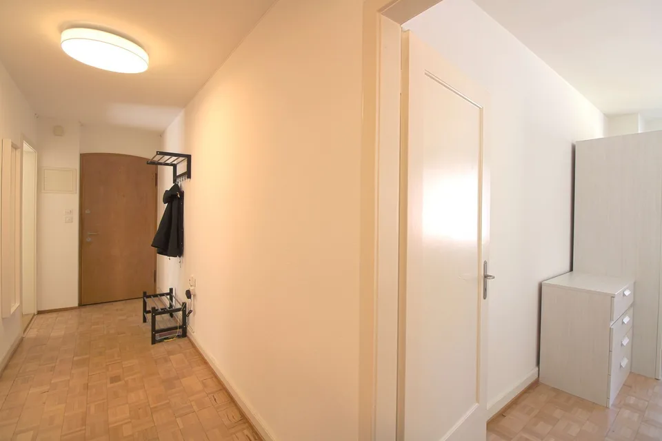 Furnished room in modernised apartment in a top location – Foto 5 von 10